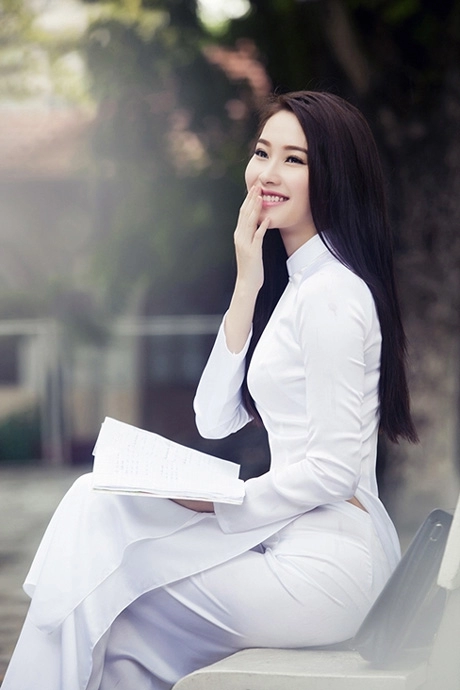 Hoa hậu thu thảo đẹp mê mẩn với áo dài nữ sinh - 11
