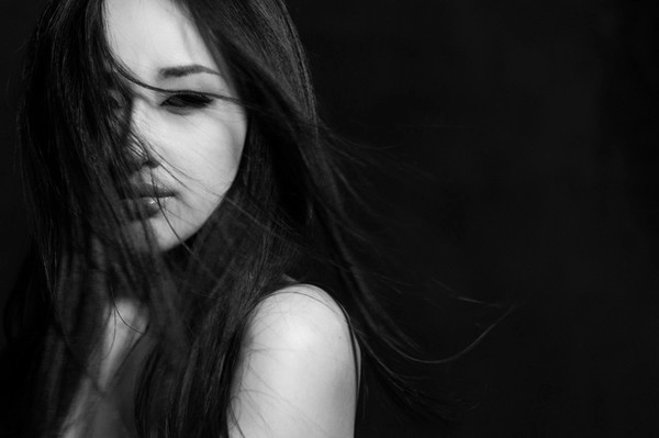 Mai phương thúy đẹp u buồn trong bộ ảnh đen - trắng - 3
