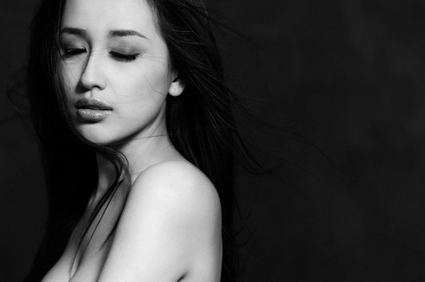 Mai phương thúy đẹp u buồn trong bộ ảnh đen - trắng - 4