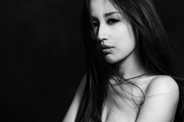 Mai phương thúy đẹp u buồn trong bộ ảnh đen - trắng - 5