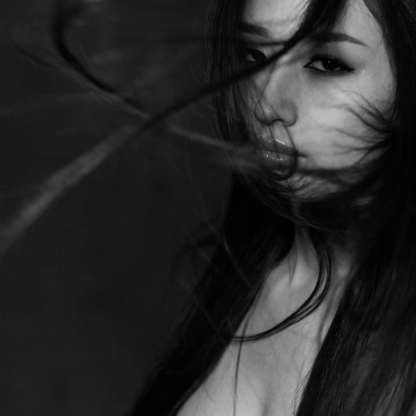 Mai phương thúy đẹp u buồn trong bộ ảnh đen - trắng - 7