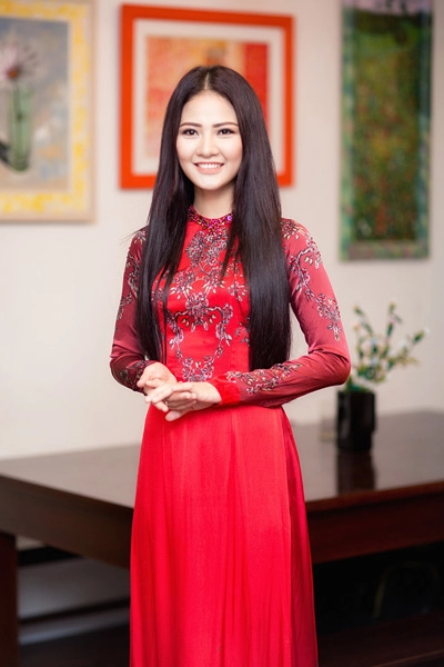 Áo dài trần thị quỳnh tại mrs world bán được 100 triệu đồng - 2