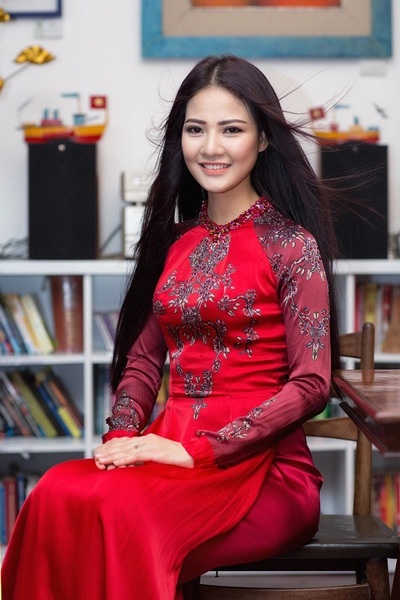 Áo dài trần thị quỳnh tại mrs world bán được 100 triệu đồng - 4