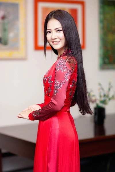 Áo dài trần thị quỳnh tại mrs world bán được 100 triệu đồng - 6