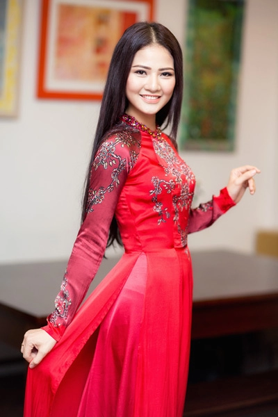 Áo dài trần thị quỳnh tại mrs world bán được 100 triệu đồng - 7