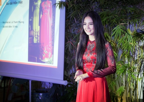 Áo dài trần thị quỳnh tại mrs world bán được 100 triệu đồng - 11