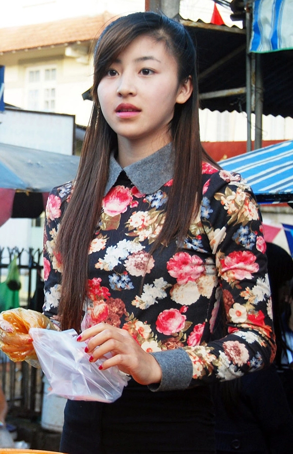 Hot girl bán bánh tráng trộn - 1