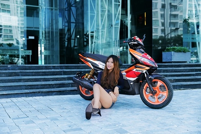 Mẫu teen đọ dáng với honda air blade độ ở sài gòn - 1