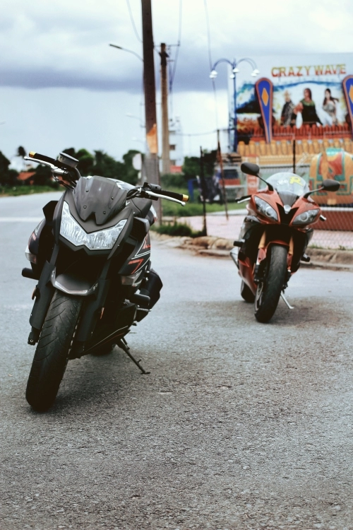 Yamaha r6 vs kawasaki z1000 - 6