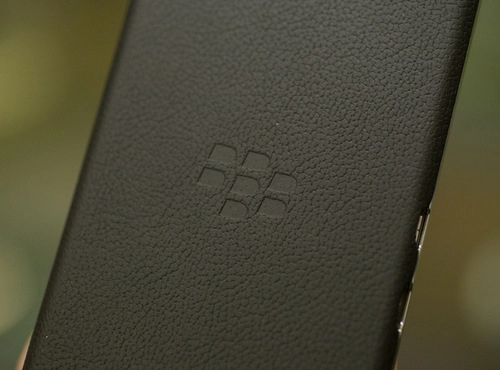 Ảnh thực tế smartphone hạng sang blackberry porsche design - 3