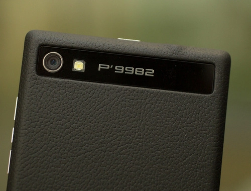 Ảnh thực tế smartphone hạng sang blackberry porsche design - 4