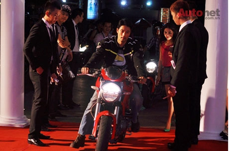 Johnny trí nguyễn tậu thêm ducati hypermotard - 9