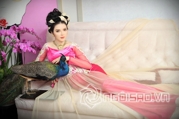Lý nhã kỳ đẹp quý phái với bst màu hoàng gia của võ việt chung - 1