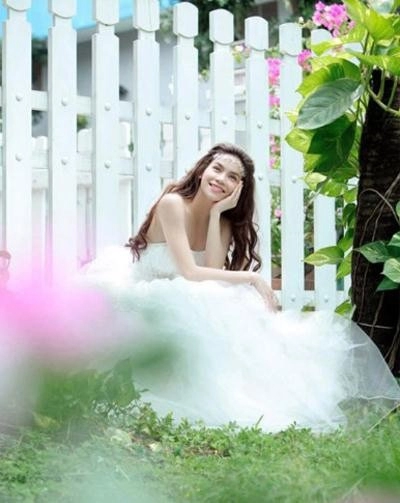 Những lần mặc váy cưới làm cô dâu của hồ ngọc hà - 13