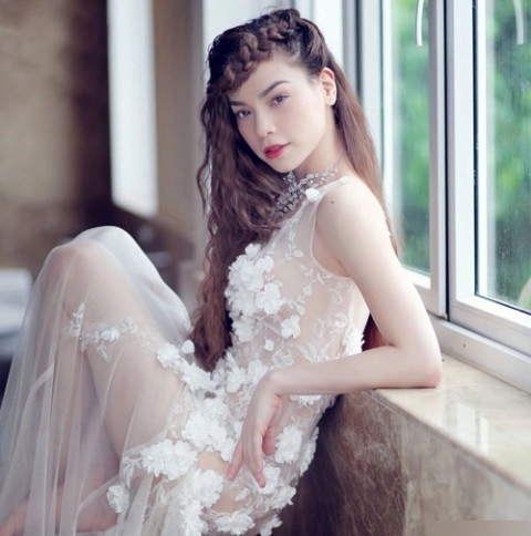 Những lần mặc váy cưới làm cô dâu của hồ ngọc hà - 15