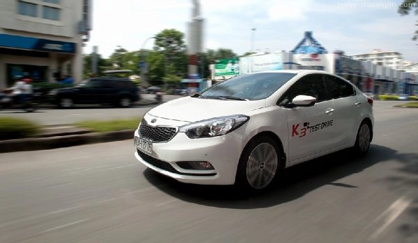 Kia k3 nhiều đồ chơi vận hành êm ái - 1