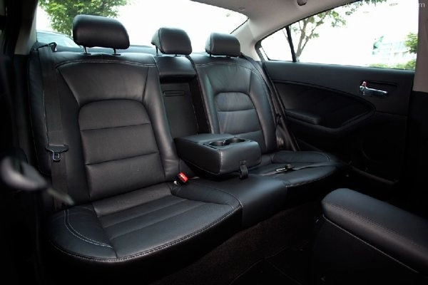 Kia k3 nhiều đồ chơi vận hành êm ái - 4