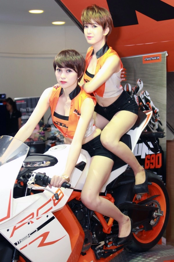 Ngắm chân dài trong ngày hội mô tô sài gòn - 2