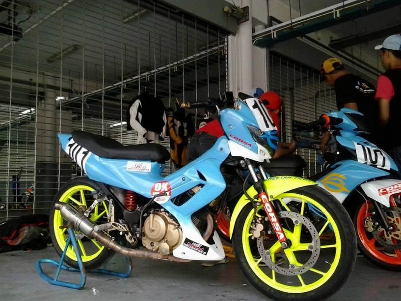 Suzuki satria độ kiểng màu xanh petronas đẹp lạ - 3