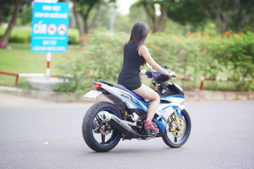 Exciter 150 so dáng bên người đẹp cá tính - 3