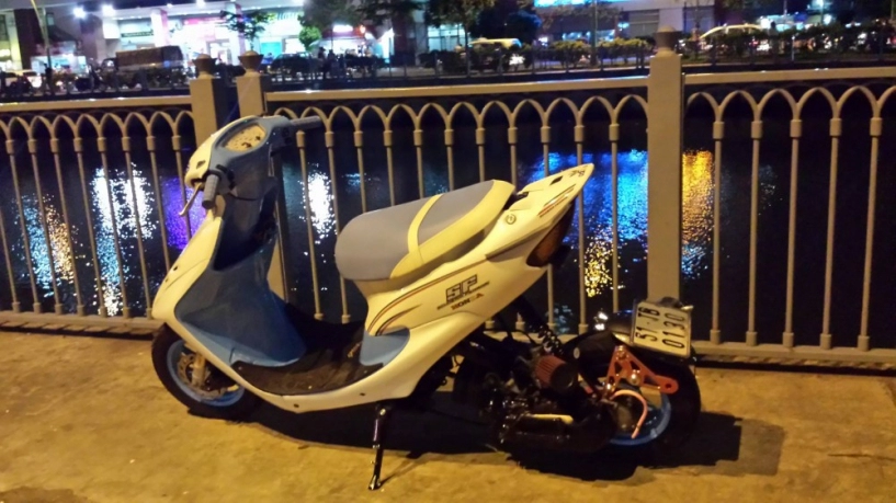 Honda dio độ lung linh trong màn đêm - 1