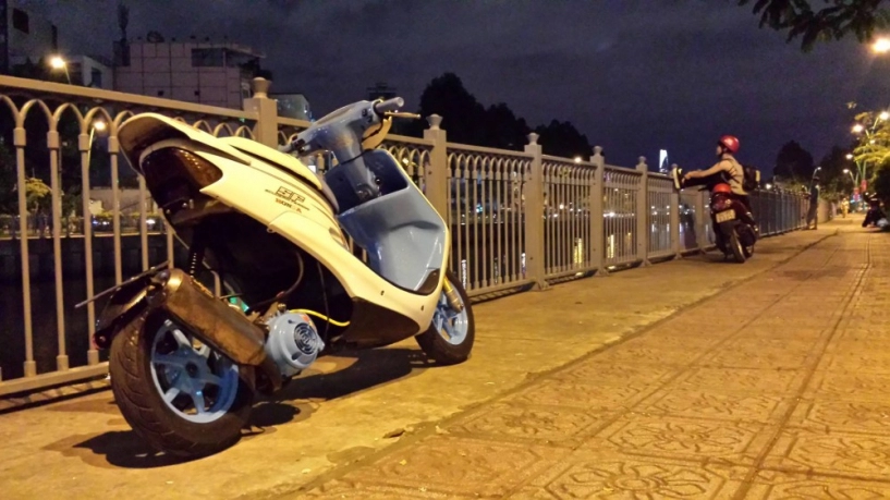 Honda dio độ lung linh trong màn đêm - 2