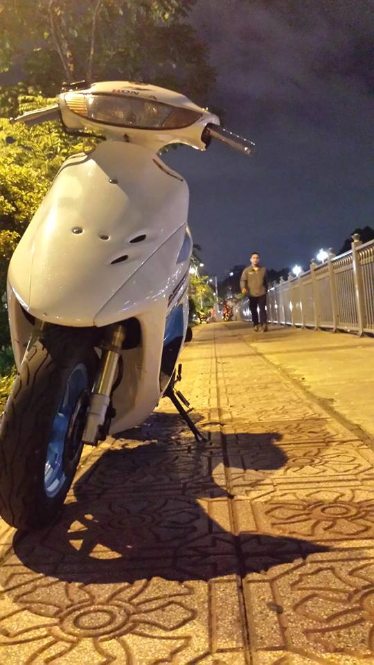 Honda dio độ lung linh trong màn đêm - 3