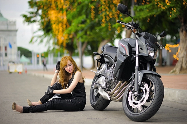 Người đẹp cá tính bên cạnh honda cb650f - 6
