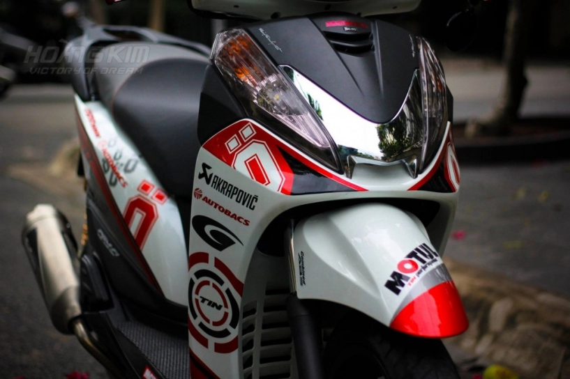 Sh 300i độ phong cách tem đấu cùng loạt đồ chơi hàng hiệu - 3