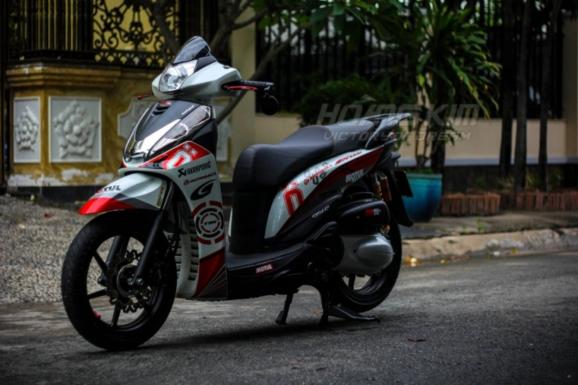 Sh 300i độ phong cách tem đấu cùng loạt đồ chơi hàng hiệu - 2