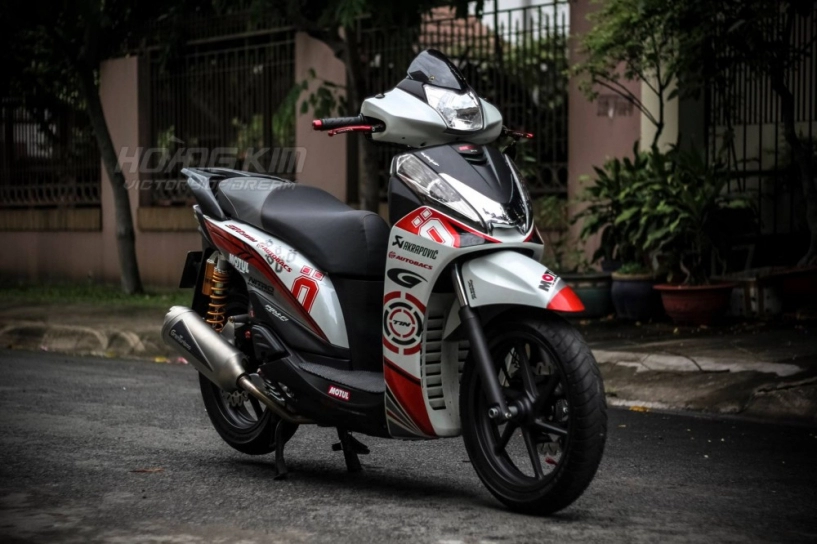 Sh 300i độ phong cách tem đấu cùng loạt đồ chơi hàng hiệu - 4
