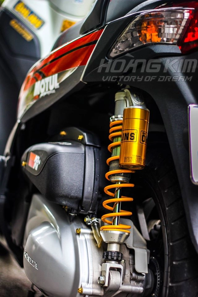 Sh 300i độ phong cách tem đấu cùng loạt đồ chơi hàng hiệu - 5