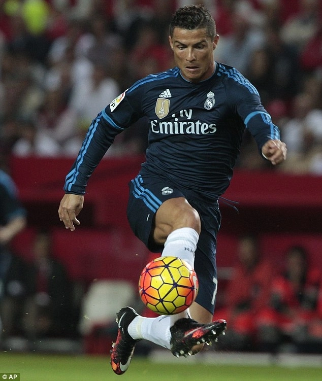Thông tin từ tây ban nha cho rằng ronaldo thấy không thoải mái với hlv rafa benitez - 1