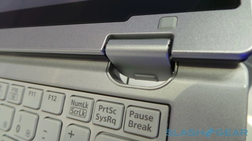Ảnh thực tế ultrabook siêu bền nhẹ nhất của panasonic - 8