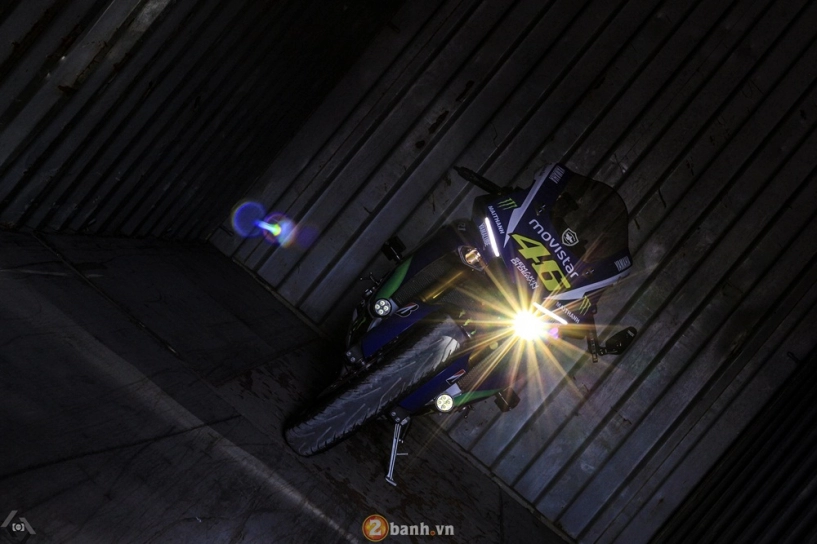 Yamaha r1 2015 phiên bản movistar đọ dáng cùng chân dài - 5