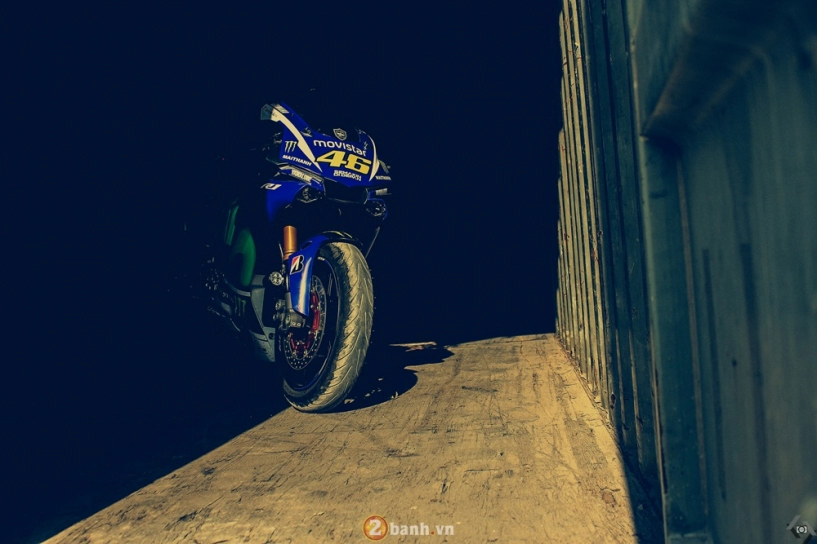 Yamaha r1 2015 phiên bản movistar đọ dáng cùng chân dài - 7