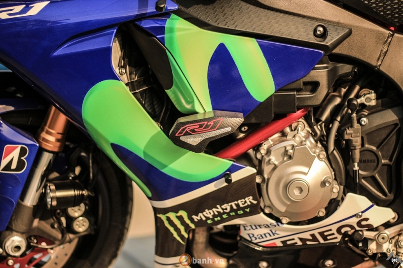 Yamaha r1 2015 phiên bản movistar đọ dáng cùng chân dài - 21