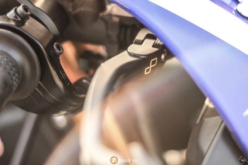 Yamaha r1 2015 phiên bản movistar đọ dáng cùng chân dài - 24