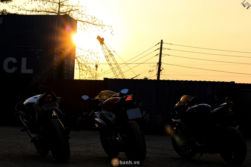 Yamaha r1 2015 phiên bản movistar đọ dáng cùng chân dài - 29