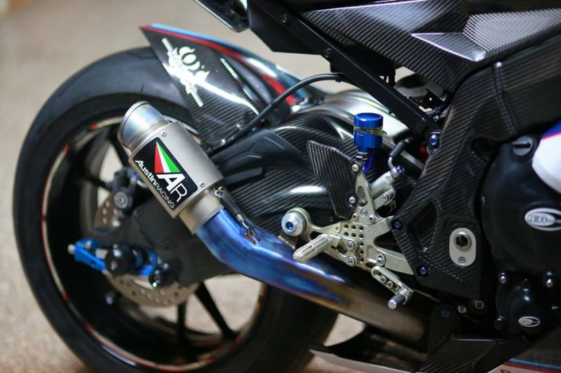 Bmw s1000rr lên tem hp4 và đồ chơi khủng - 2
