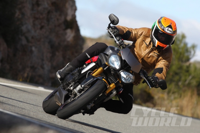 Cận cảnh moto triumph speed triple r 2016 - 1