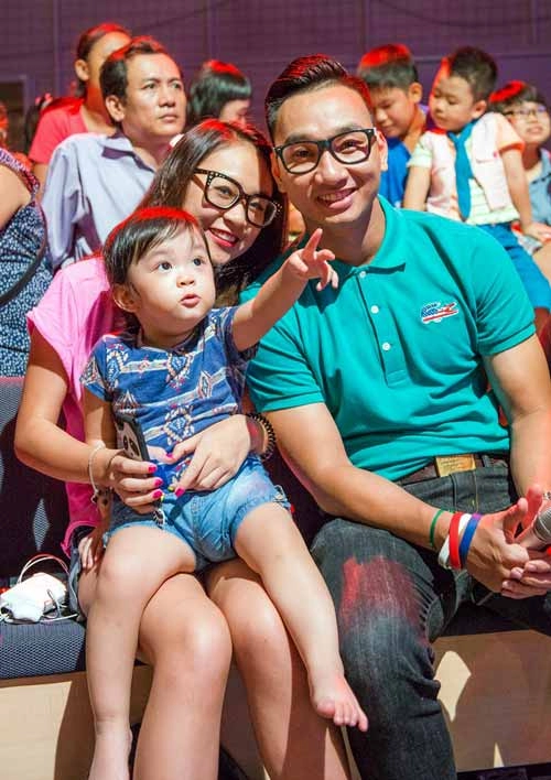 Bắt gặp con gái thanh lam theo mẹ xem đrm - 6