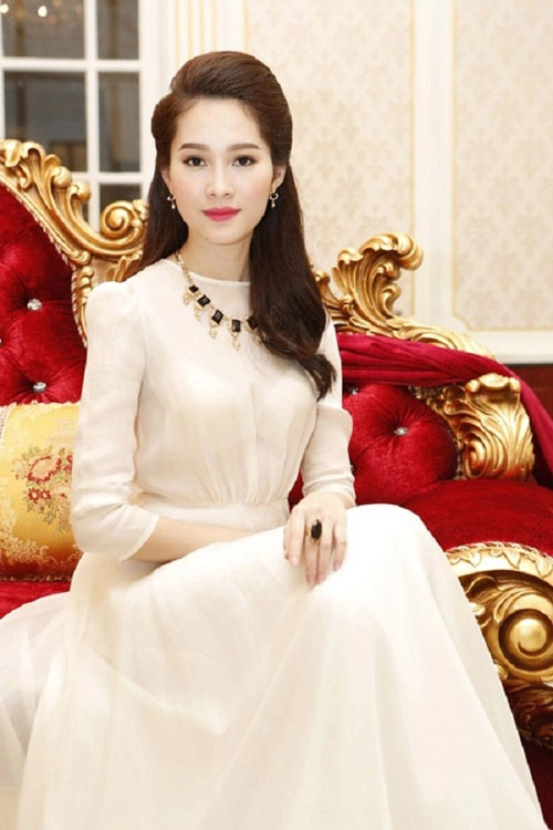 Điểm danh sao việt sở hữu mái tóc xoăn đuôi quyến rũ - 18