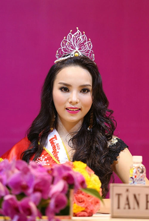 Lỗi trang điểm sao việt dính nhiều nhất 2014 - 14