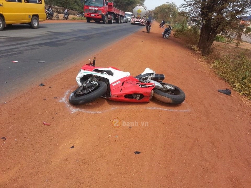 Tai nạn thảm khốc giữa ducati 1199 panigale và ducati 1098 - 3