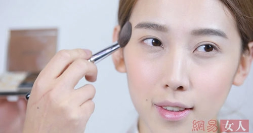 Trang điểm nhẹ nhàng cho ngày nắng lên - 2