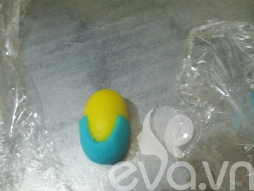 Trang trí bánh với tạo hình minion bằng fondant - 9