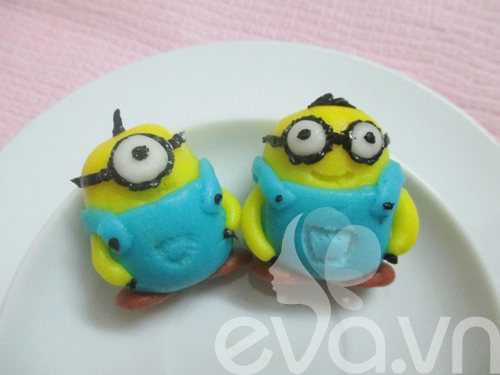 Trang trí bánh với tạo hình minion bằng fondant - 13