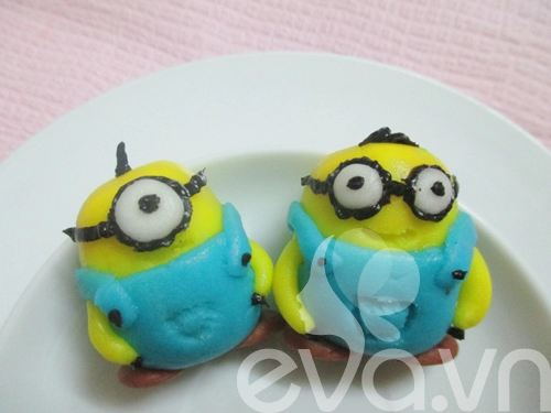 Trang trí bánh với tạo hình minion bằng fondant - 14