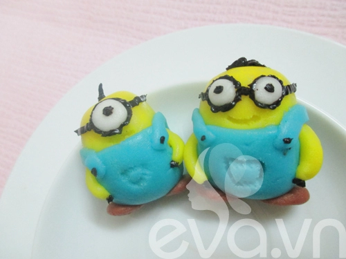 Trang trí bánh với tạo hình minion bằng fondant - 15